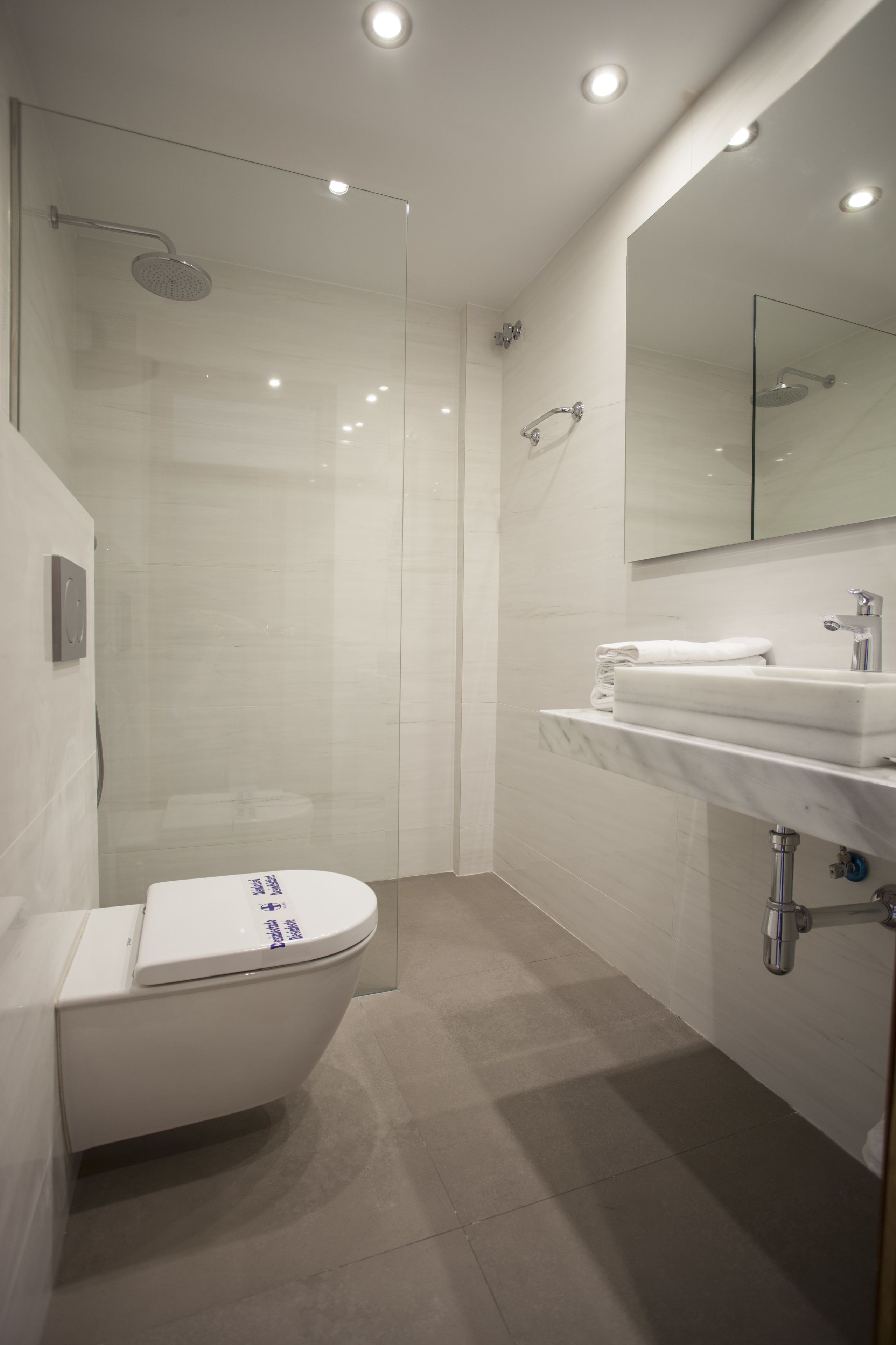 double room | bathroom | free toiletries, hair dryer, towels