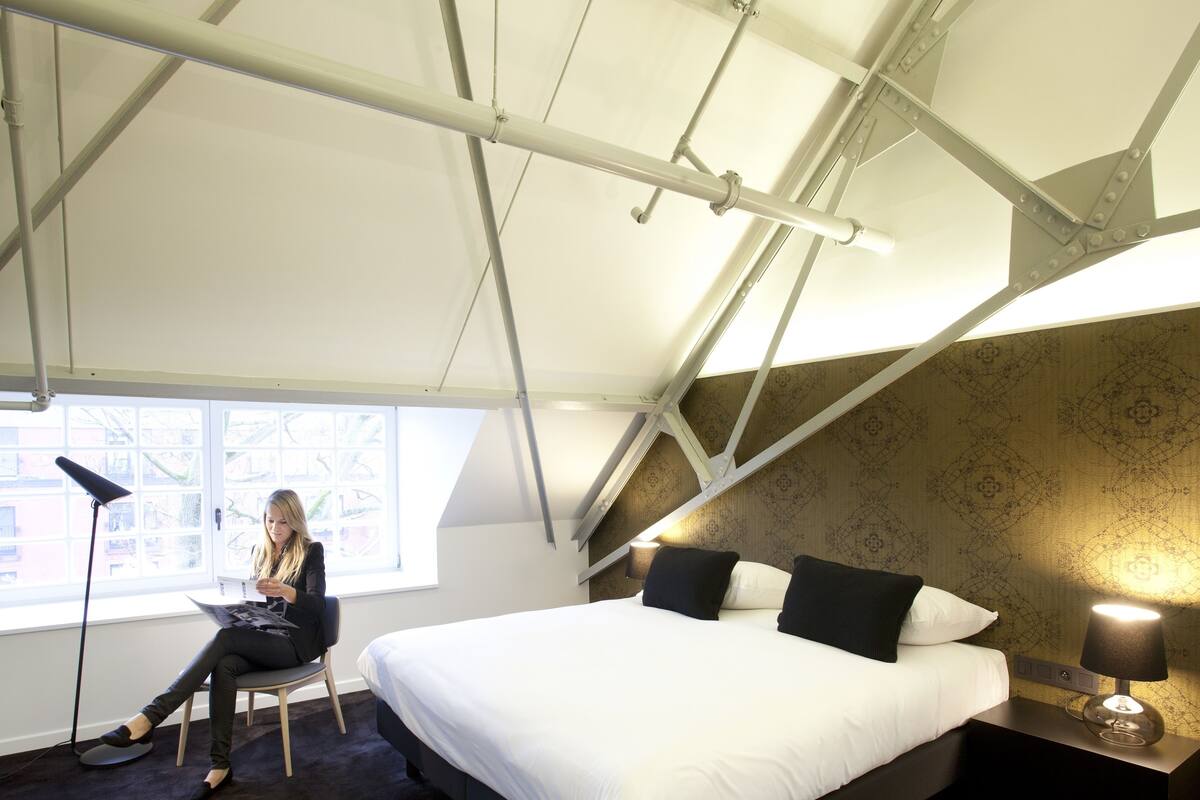 Minibar, bureau, lits bébé (gratuits), Wi-Fi gratuit
