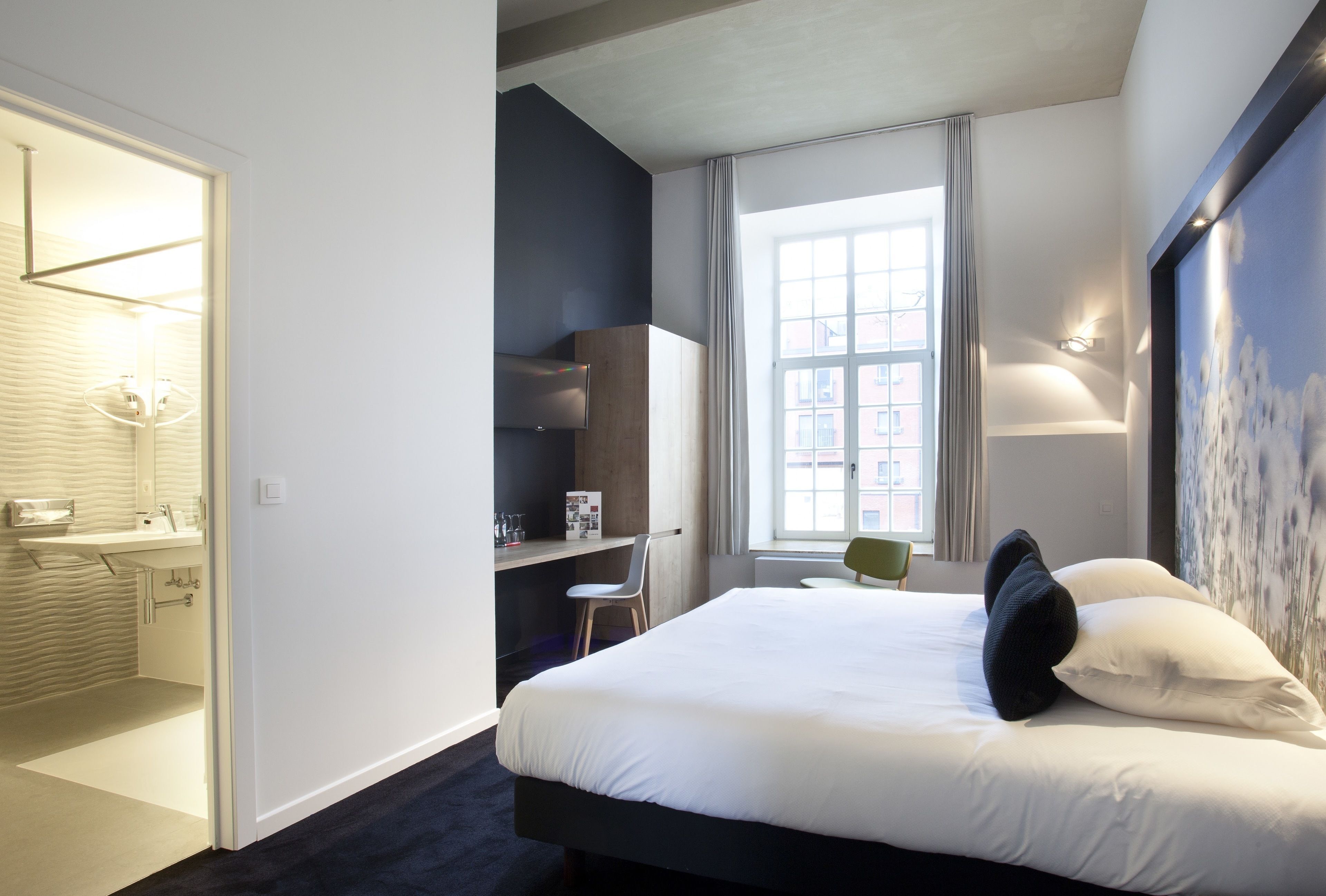 Minibar, escritorio, cunas gratuitas y wifi gratis