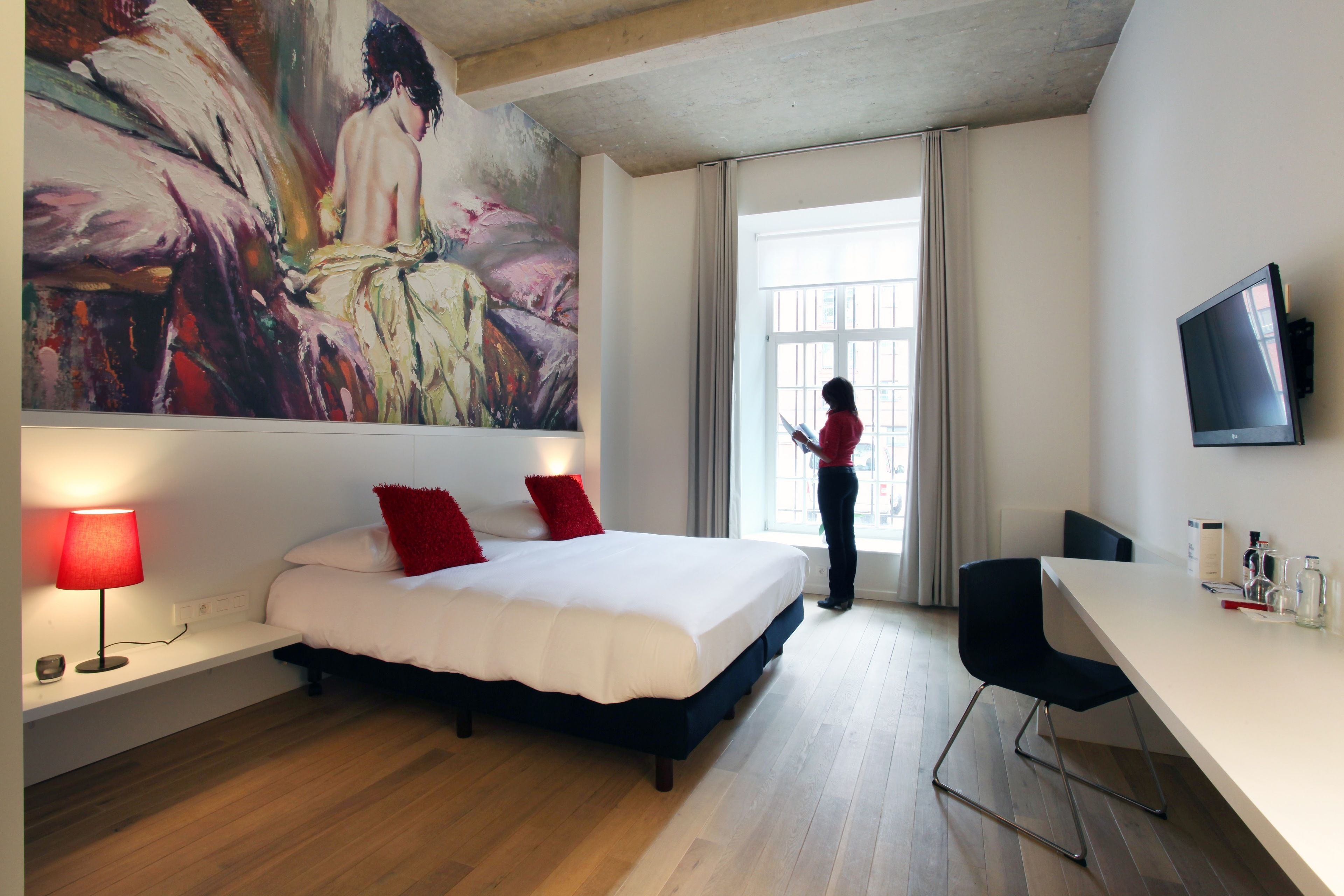 minibar, desk, free cots/infant beds, free wifi