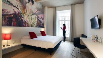 Minibar, escriptori, bressols gratuïts i wifi gratuïta