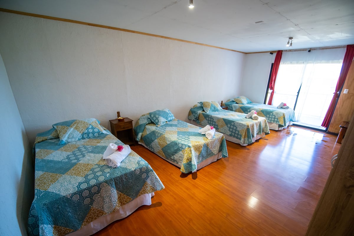 Familiekamer, uitzicht op binnenplaats | 1 slaapkamer, donzen dekbedden, een minibar, individueel gedecoreerd
