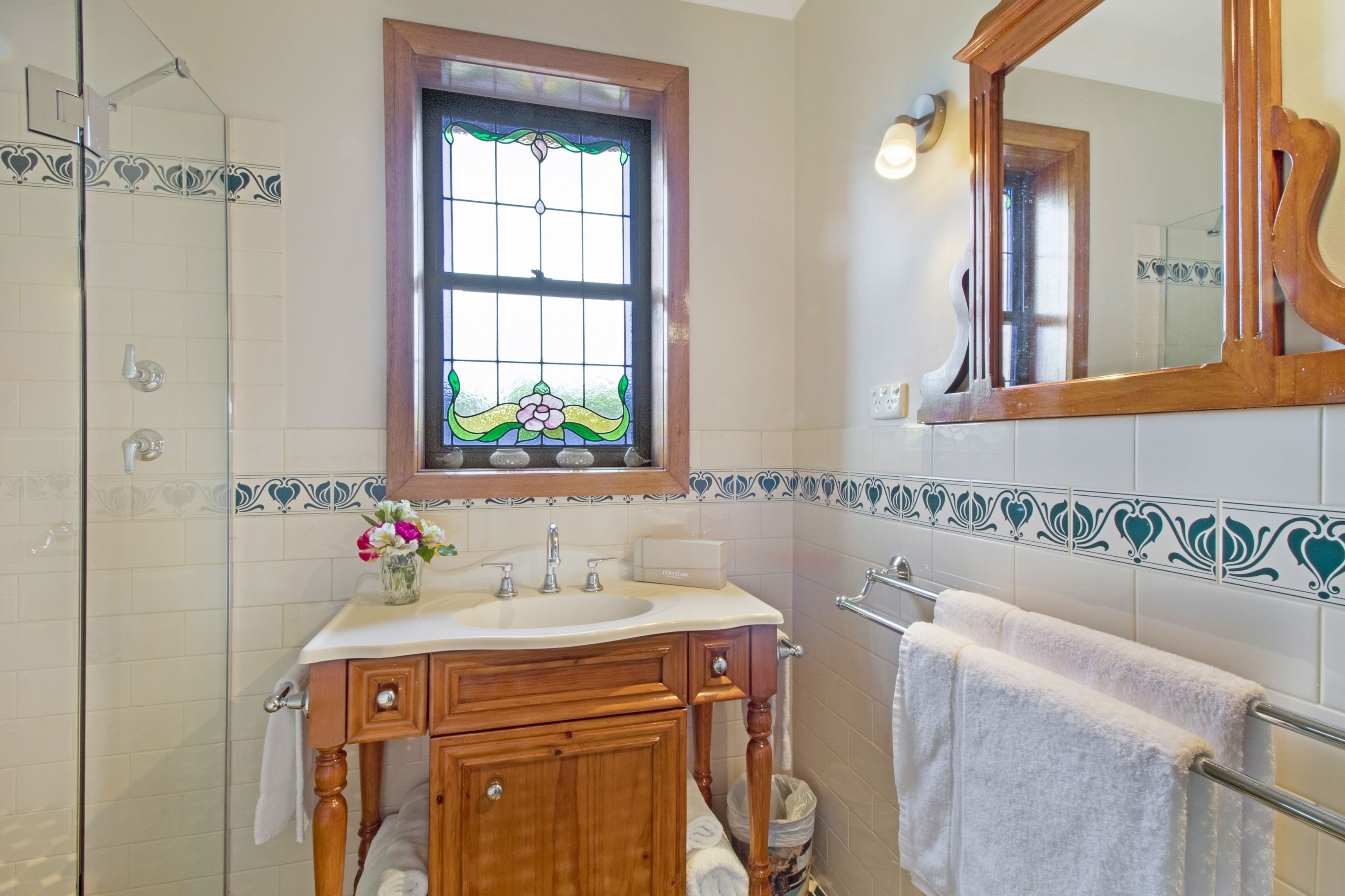 Premium Cottage, 2 Bedrooms, Lake View | Bathroom | Separate tub and shower, jetted tub, designer toiletries, hair dryer