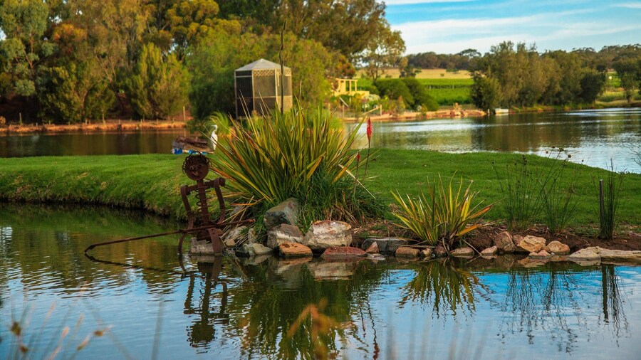 Stonewell Cottages & Vineyards
