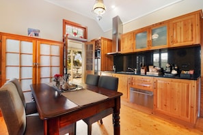 Private kitchen - Stonewell Cottages & Vineyards (Marananga)