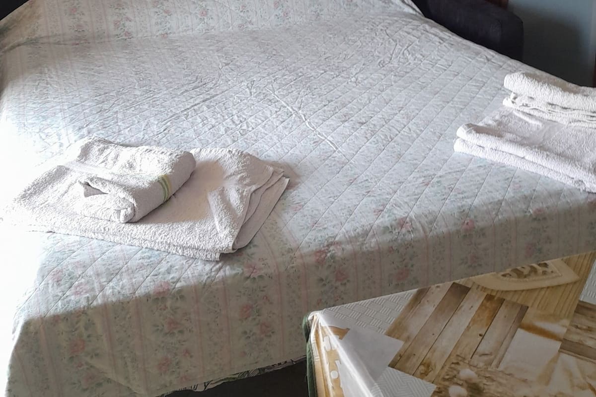 3 bedrooms, down duvets, pillow-top beds, desk