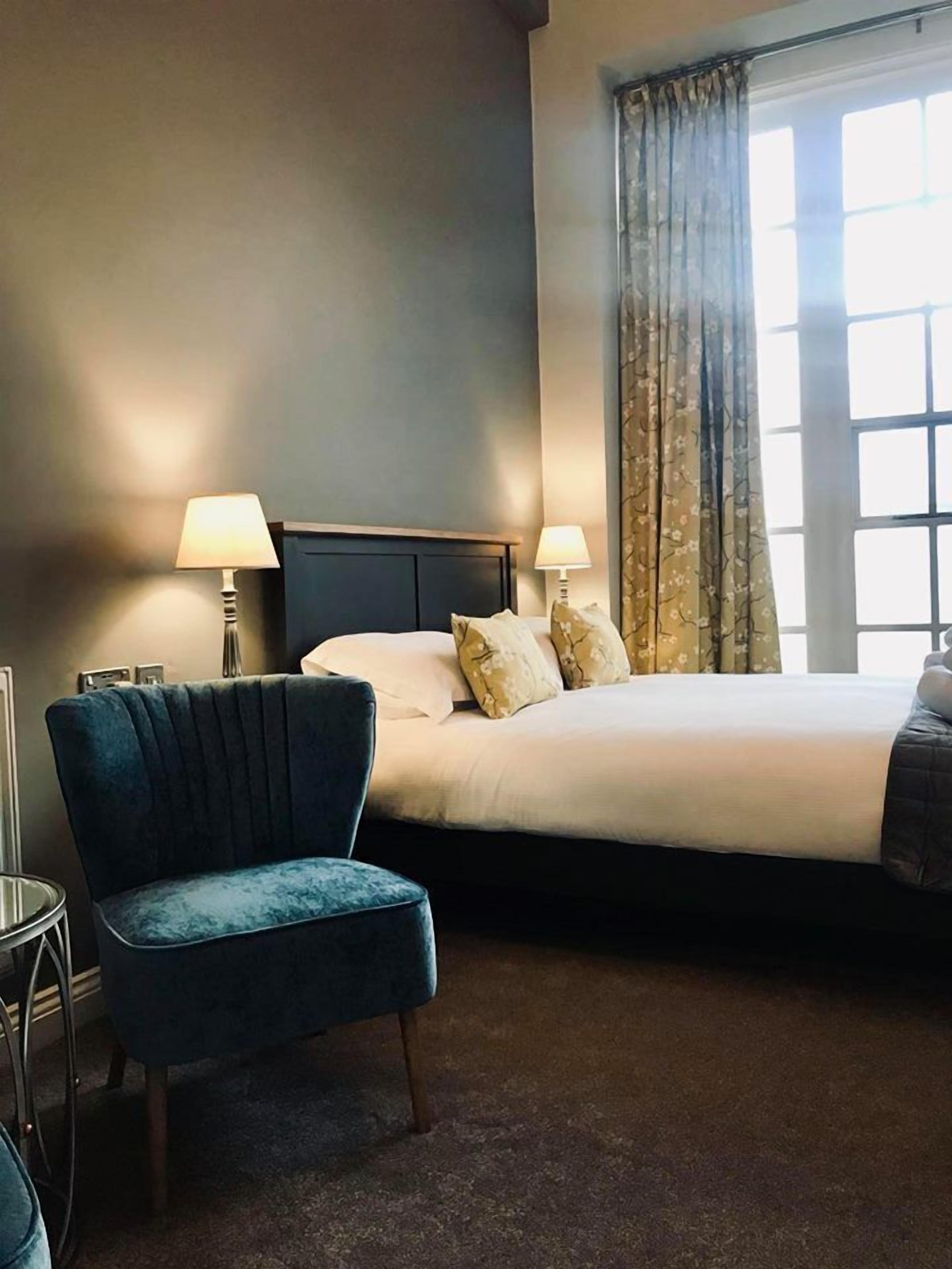 superior double room | desk, iron/ironing board, free cots/infant beds, rollaway beds