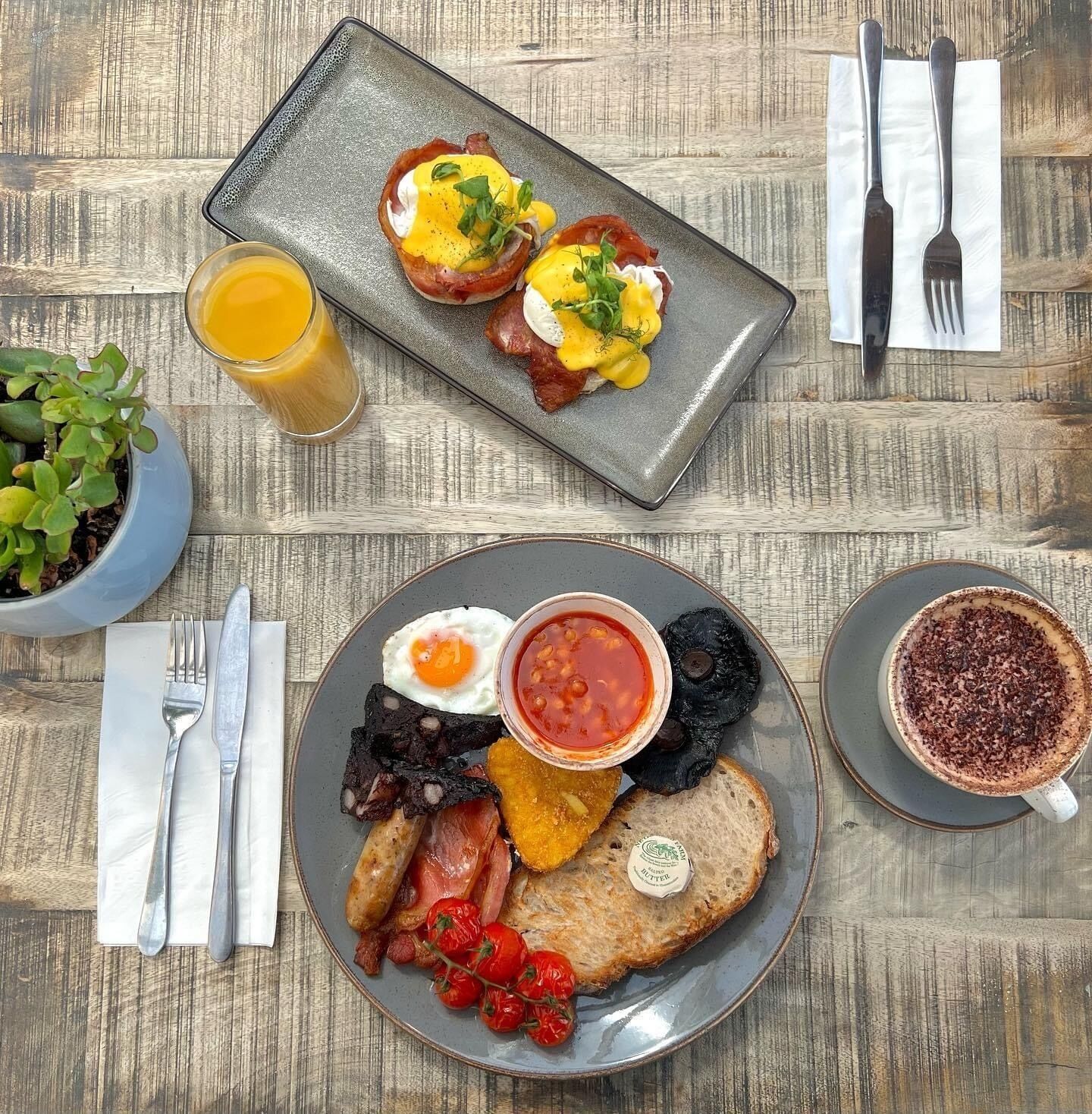 daily full breakfast (gbp 12.00 per person)
