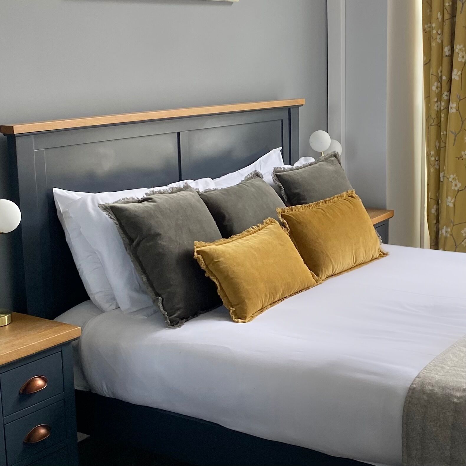 superior double room | desk, iron/ironing board, free cots/infant beds, rollaway beds