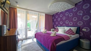 Desk, free WiFi, bed sheets