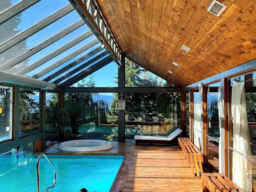 Piscine couverte, piscine extérieure