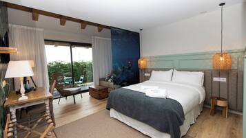 Standard Suite | Egyptian cotton sheets, premium bedding, individually decorated