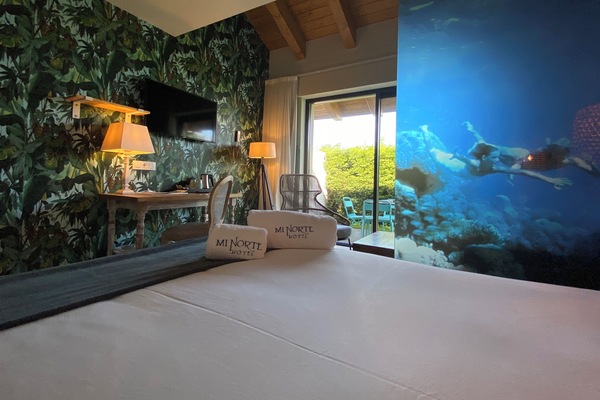 Junior Suite | Egyptian cotton sheets, premium bedding, desk, travel crib