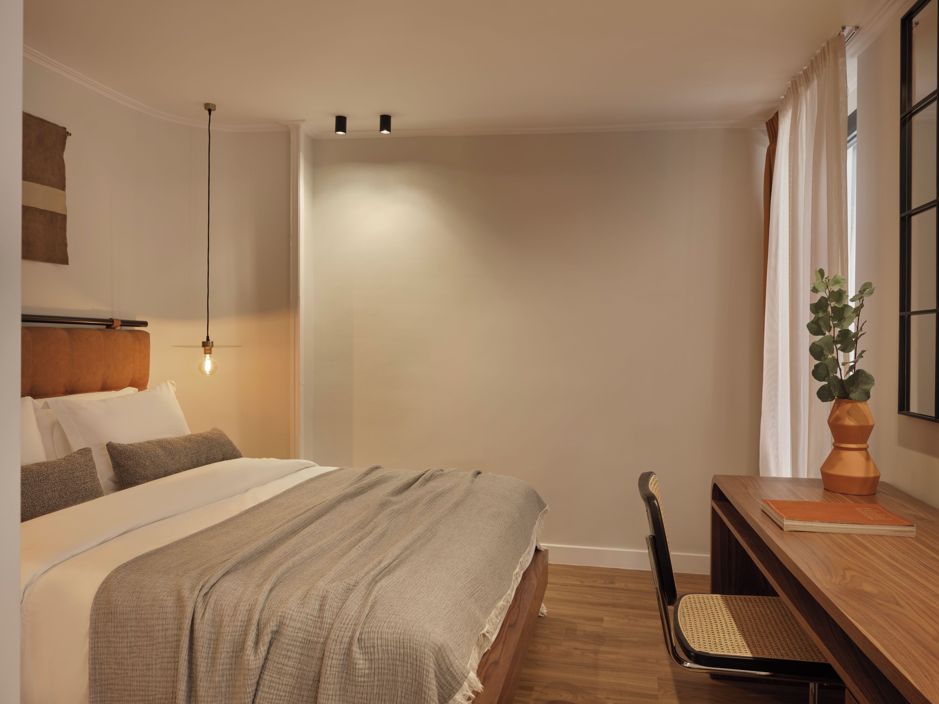 Quarto luxo, sacada | Lençóis italianos Frette, roupas de cama premium
