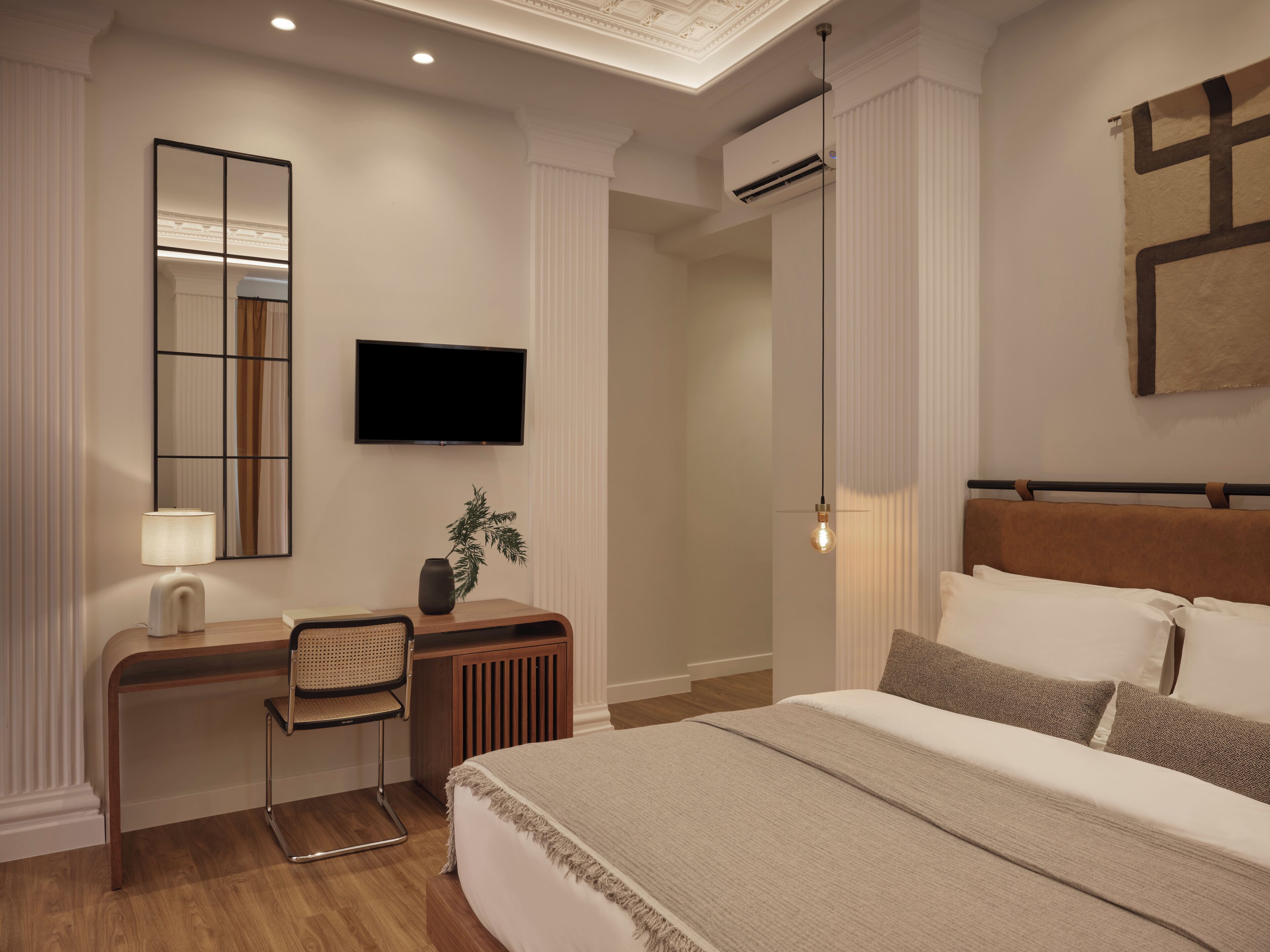 套房 | 義大利 Frette 床單、高級寢具、記憶床墊、迷你吧