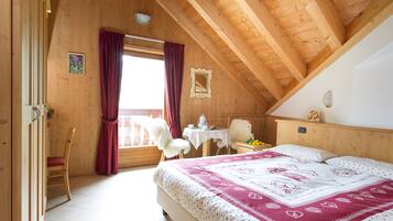 Double Room | In-room safe, desk, soundproofing, free WiFi