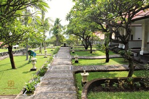 Property grounds - Bali Nibbana Resort (Seririt)