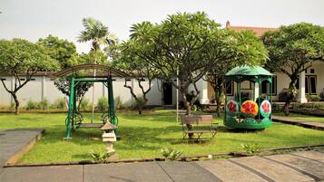 Tempat bermain anak - outdoor