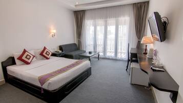 Pillowtop beds, minibar, individually furnished, desk
