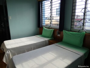 Caja fuerte, mobiliario individual, escritorio y wifi gratis