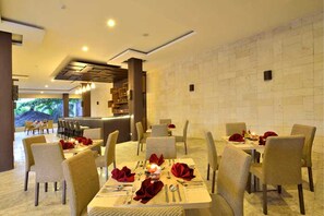 Breakfast, lunch and dinner served - Serela Kuta Bali (Kuta)