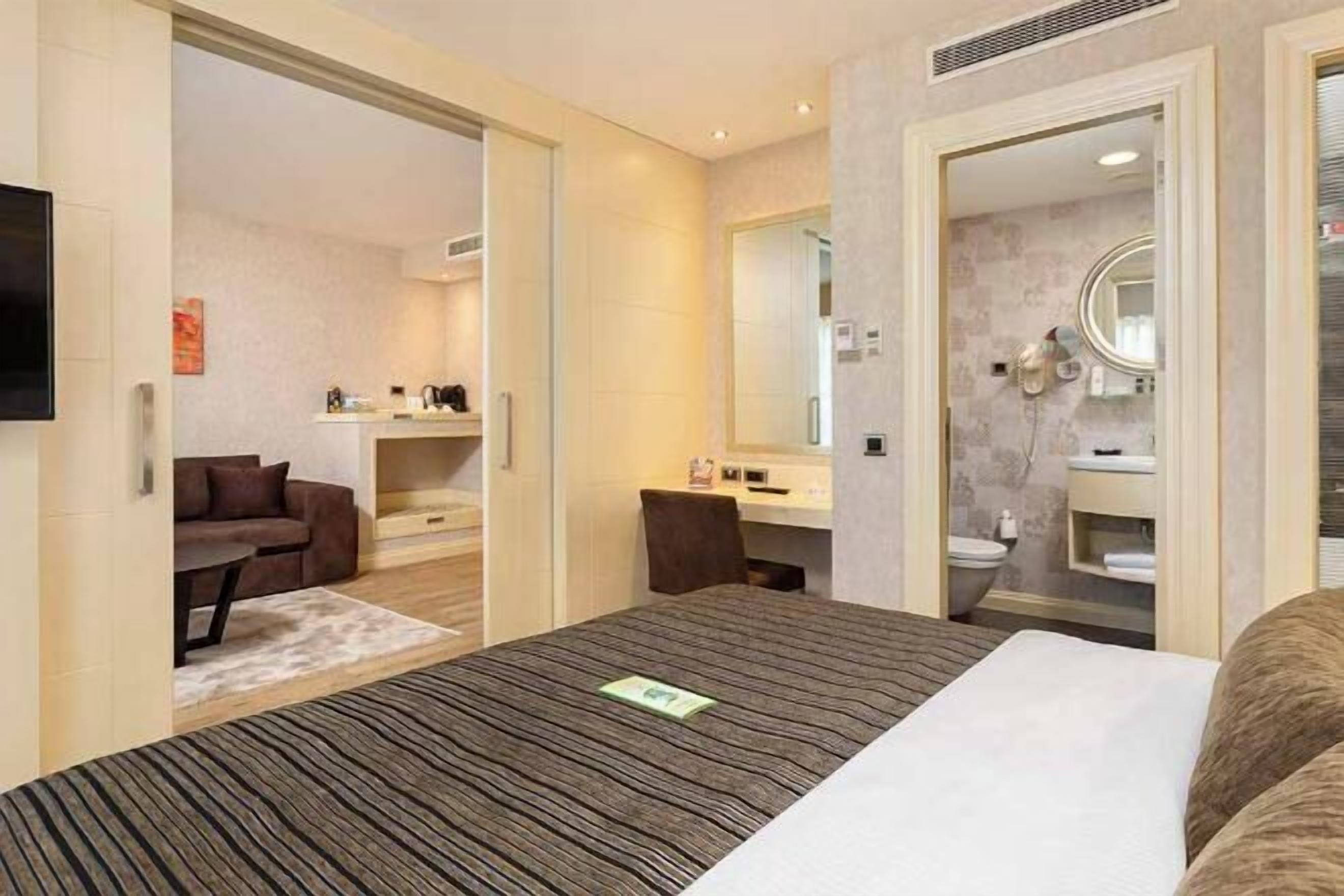 Minibar, coffres-forts dans les chambres, bureau, chambres insonorisées