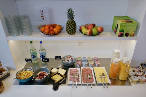 Tägliches Frühstücksbuffet gegen Gebühr