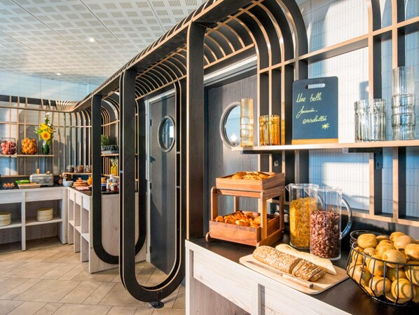 Free daily continental breakfast 