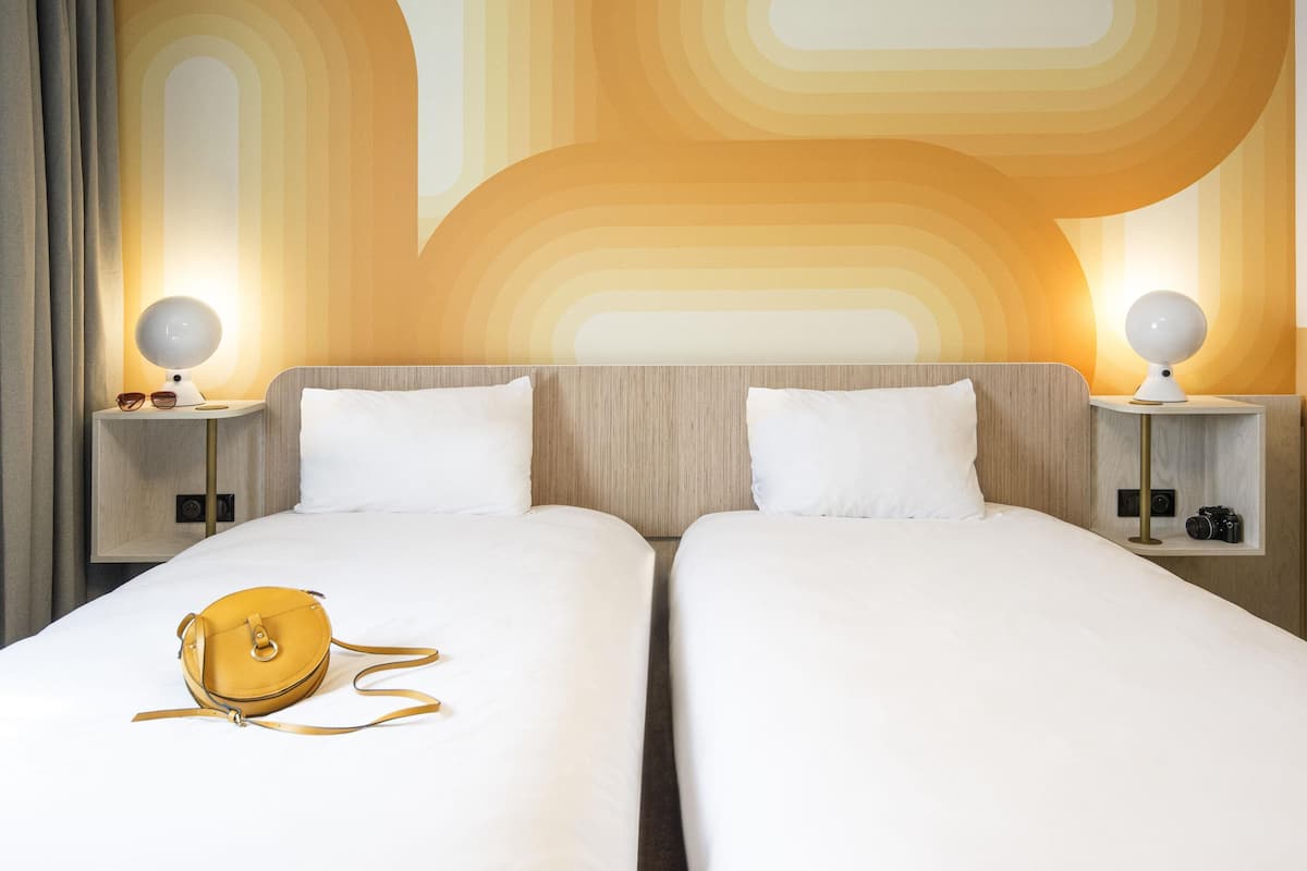 Standard Room, 2 Twin Beds | In-room safe, desk, blackout drapes, soundproofing