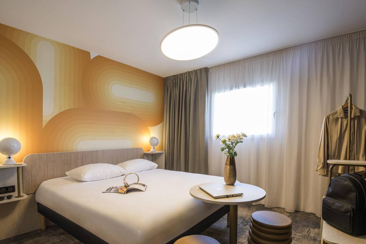 In-room safe, desk, blackout curtains, soundproofing