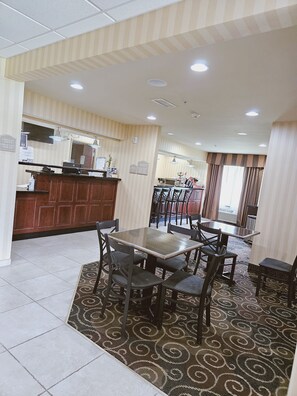 Lobby - Cobblestone Inn & Suites - Bloomfield (Bloomfield)