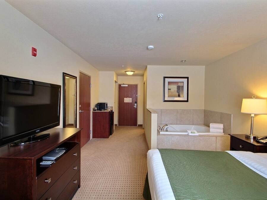 Cofres nos quartos, escrivaninha, espaço de trabalho para notebook