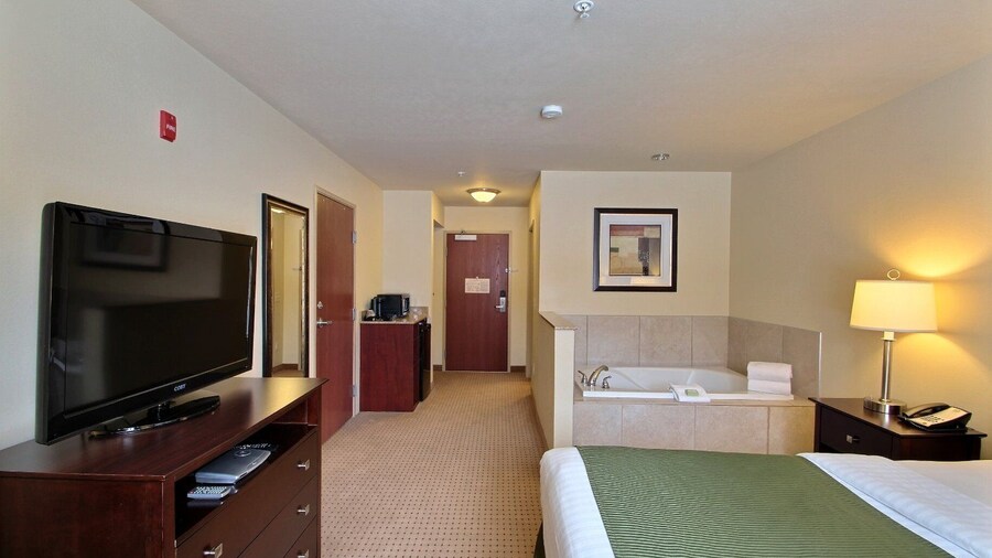 Cobblestone Inn & Suites - Bloomfield