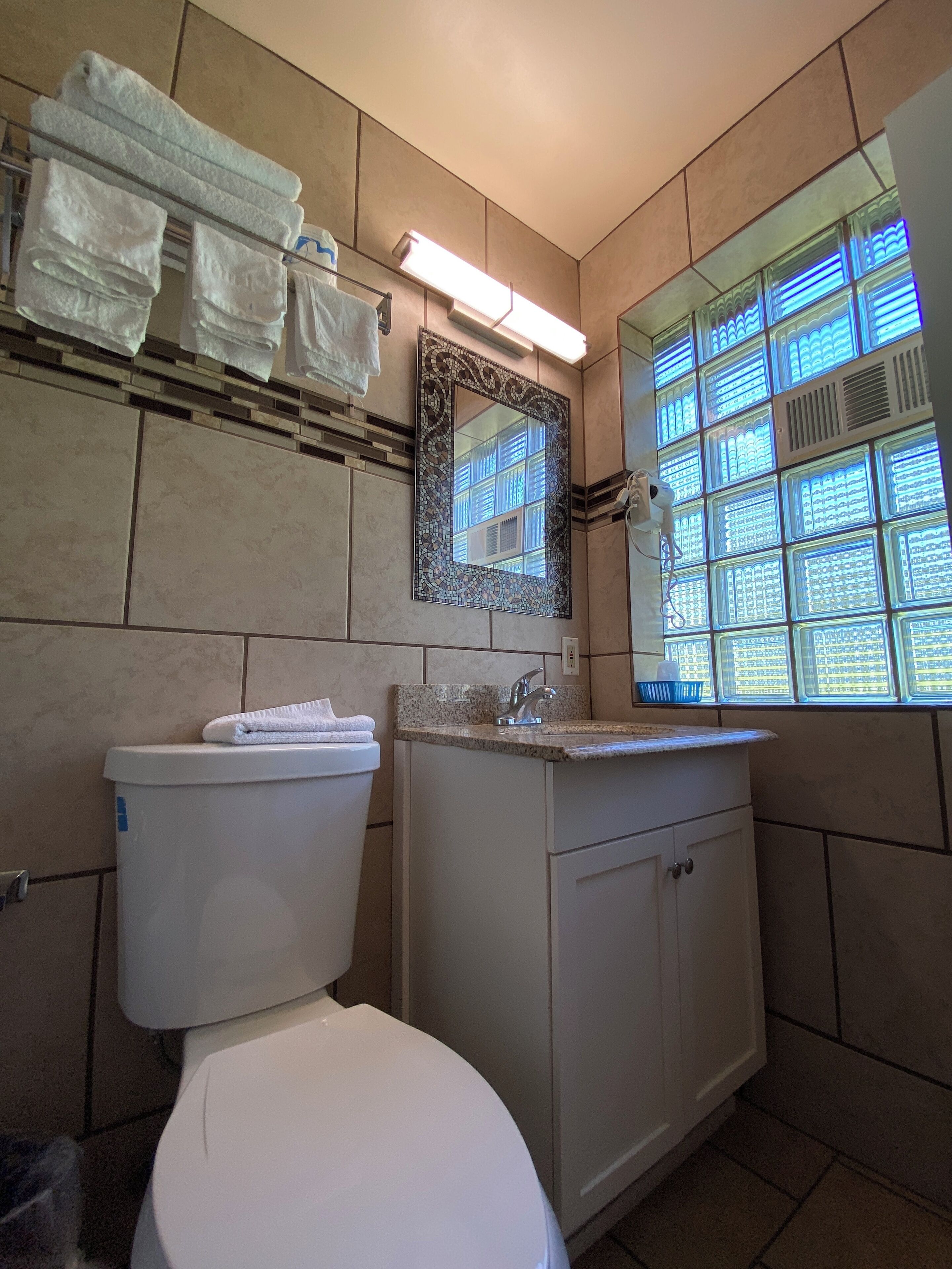 淋浴设施、吹风机、毛巾