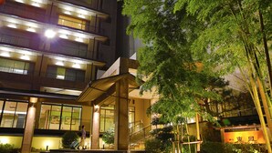 A multi-story hotel with a modern design, featuring a prominent entrance with steps and a covered area. - Onyado Toho（ORIX HOTELS & RESORTS） (Aizuwakamatsu)