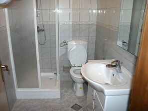 Studiosviitti | Kylpyhuone | Suihku