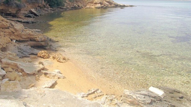 Beach nearby - Apartments Suhomont (Pag)