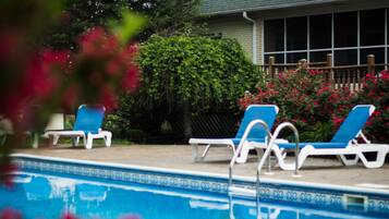 Seasonal outdoor pool, sun loungers