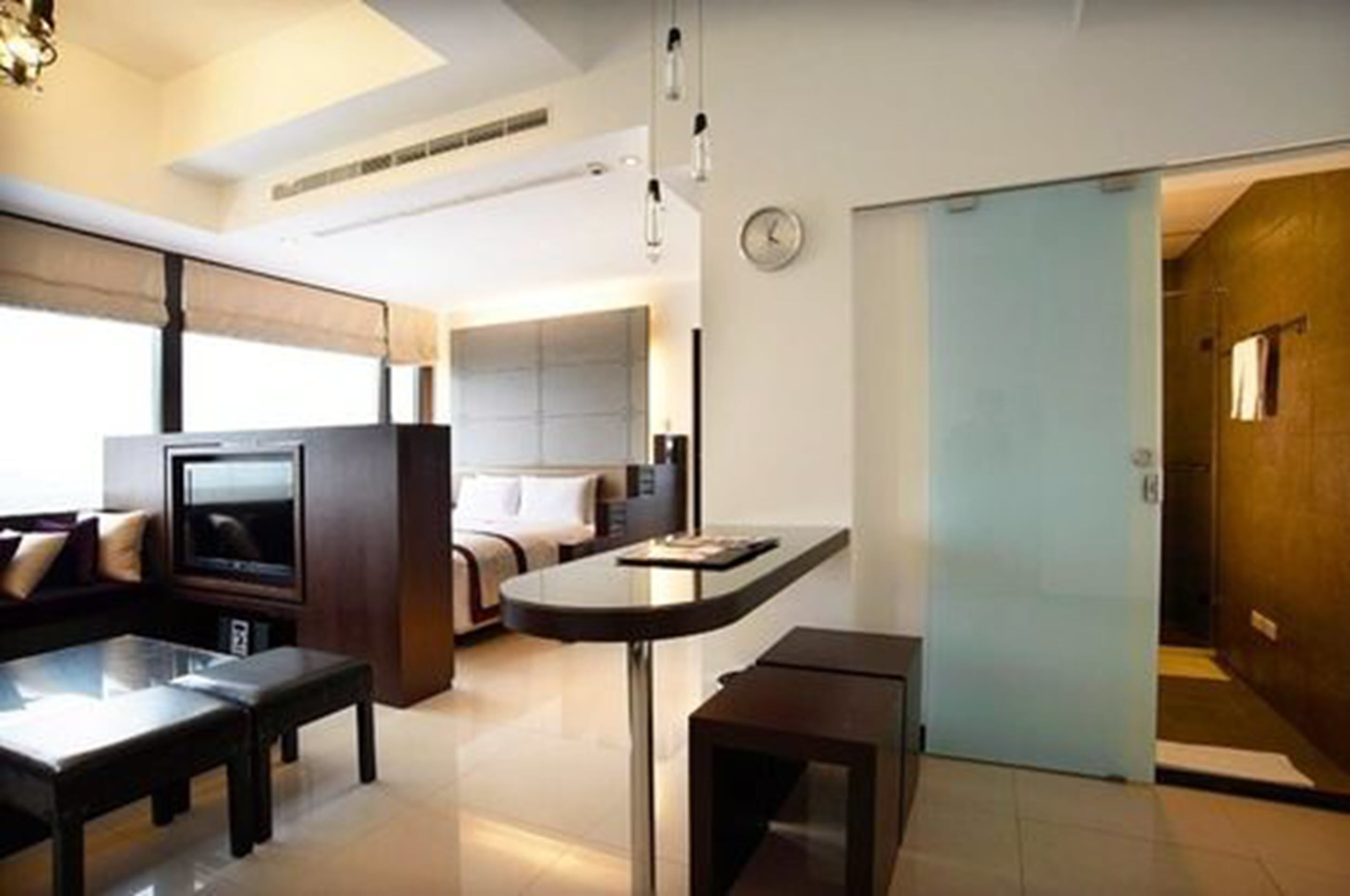 Presidential Suite(Free Portable Wifi rental upon check-in) | Blackout drapes, free WiFi, bed sheets
