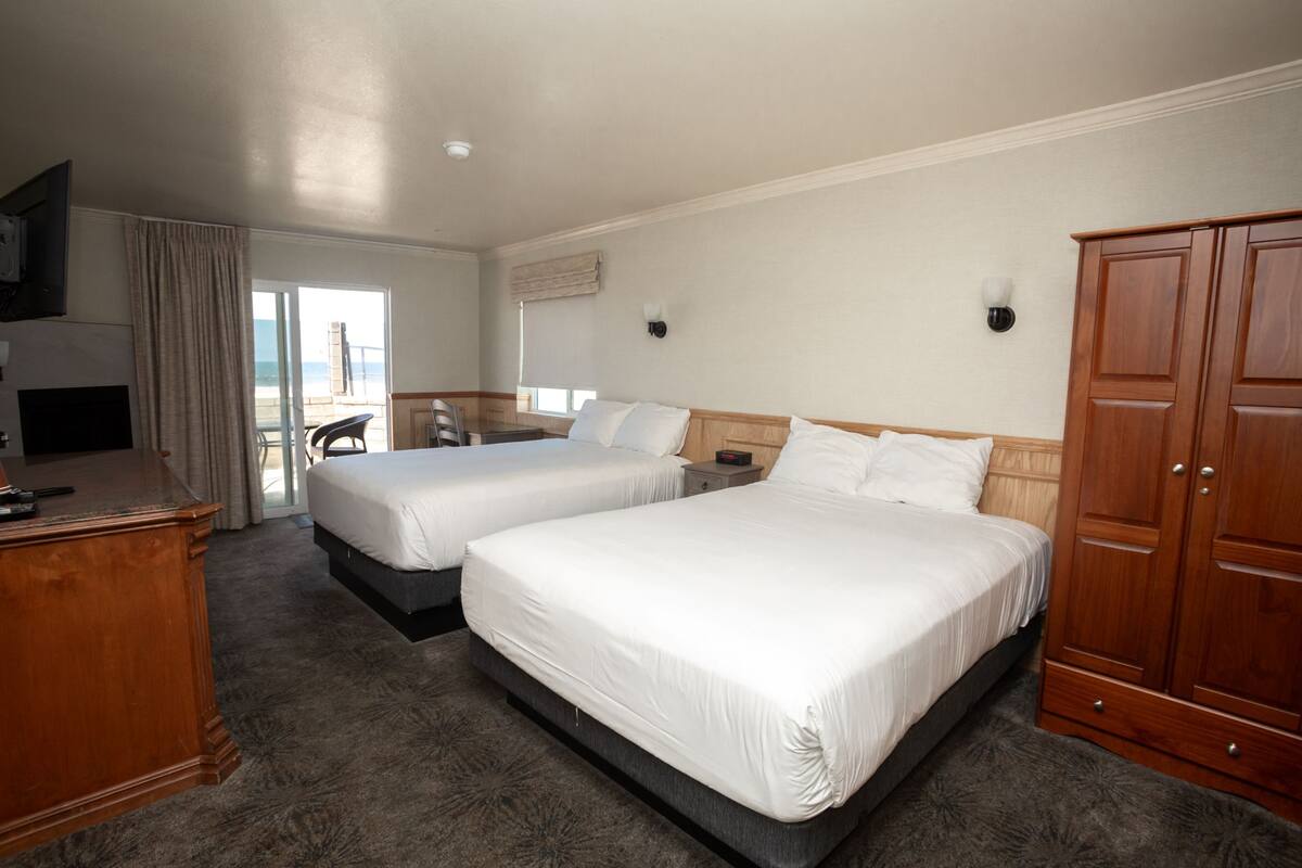 Chambre Standard, non-fumeurs (Double Queen Patio) | Wi-Fi gratuit, draps fournis