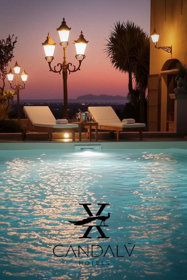 10 outdoor pools