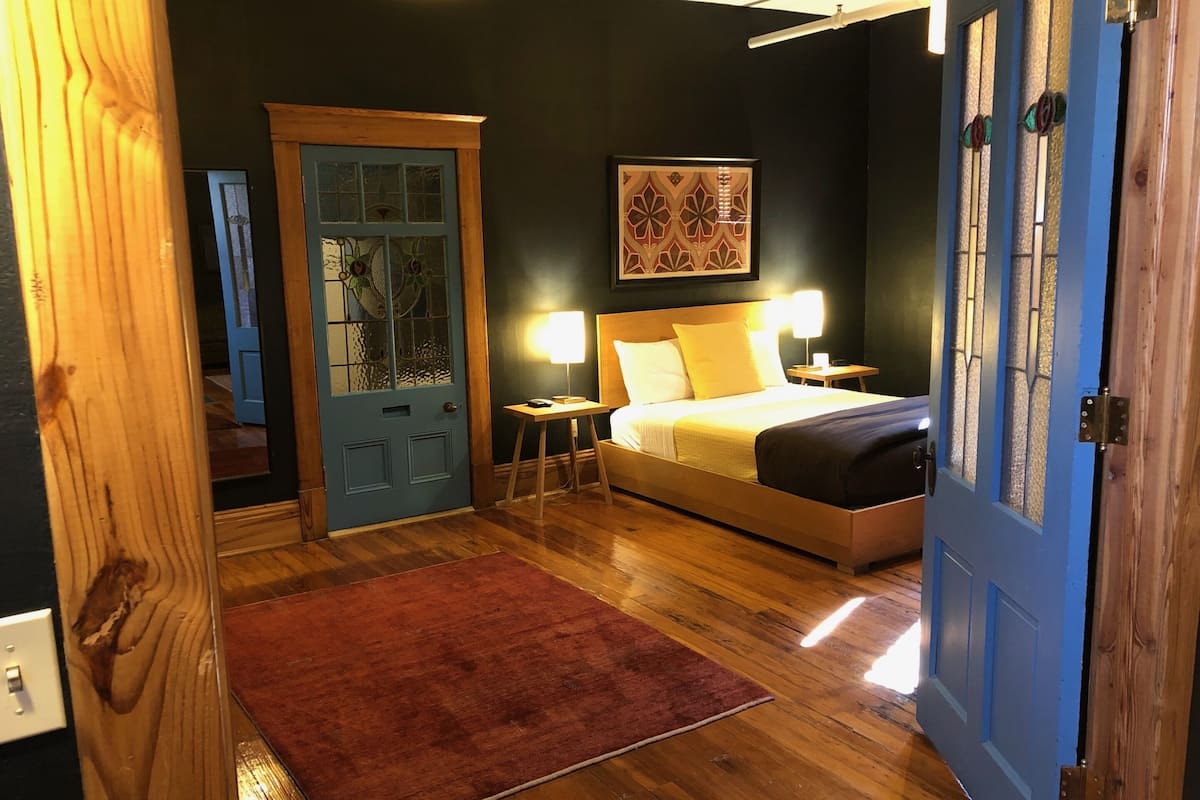 suite, ensuite, river view (room 25) | 1 bedroom