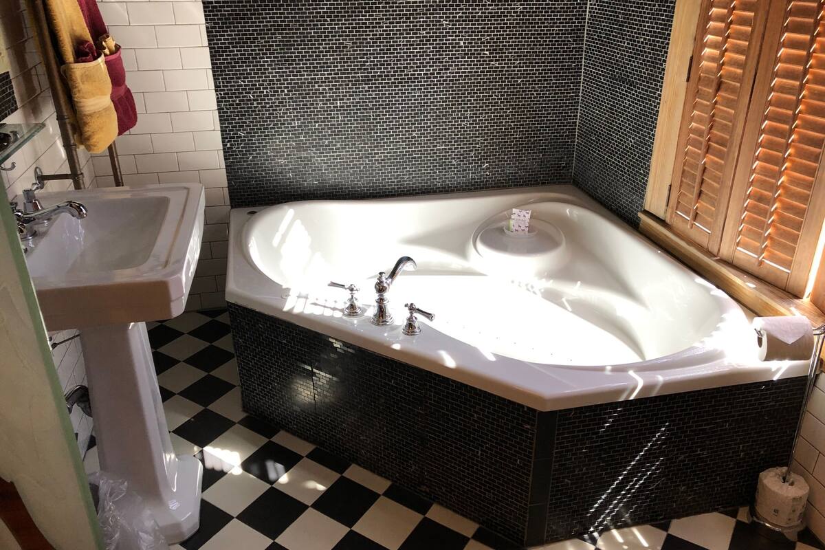 double room, ensuite, city view (room 06) | 1 bedroom