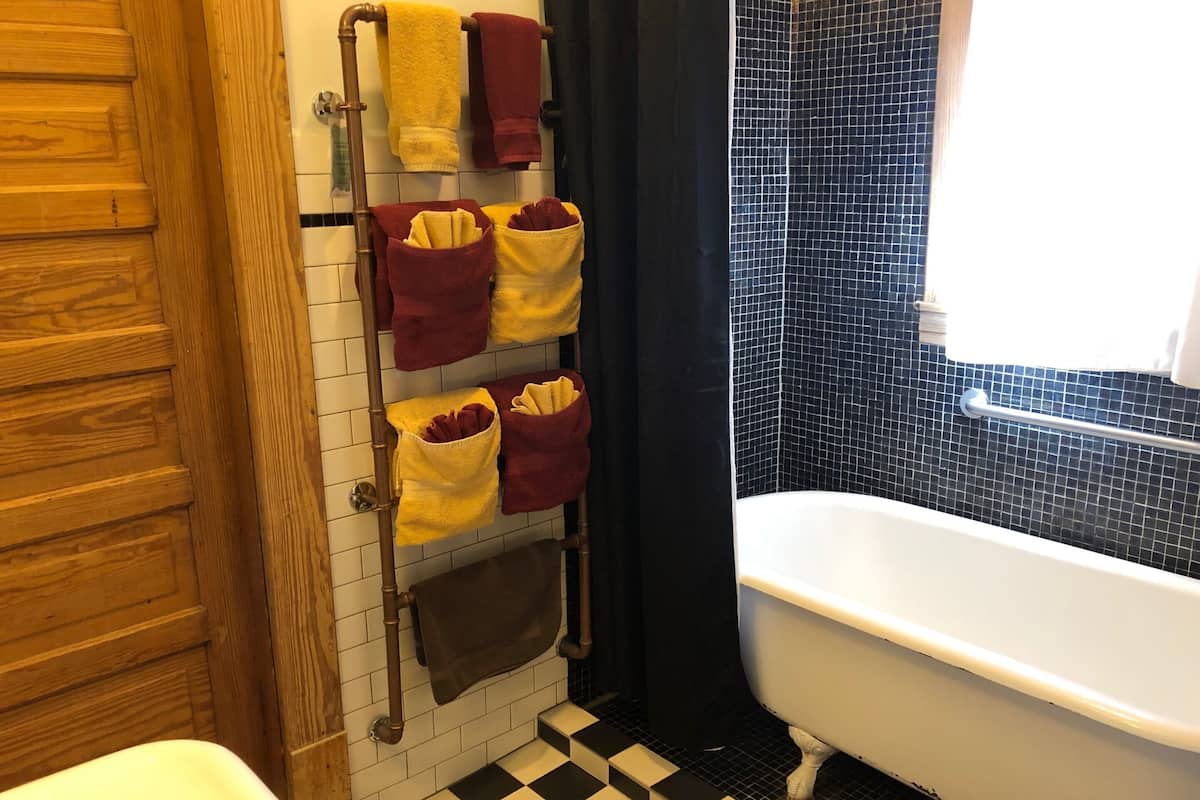 suite, ensuite, city view (room 09) | 1 bedroom