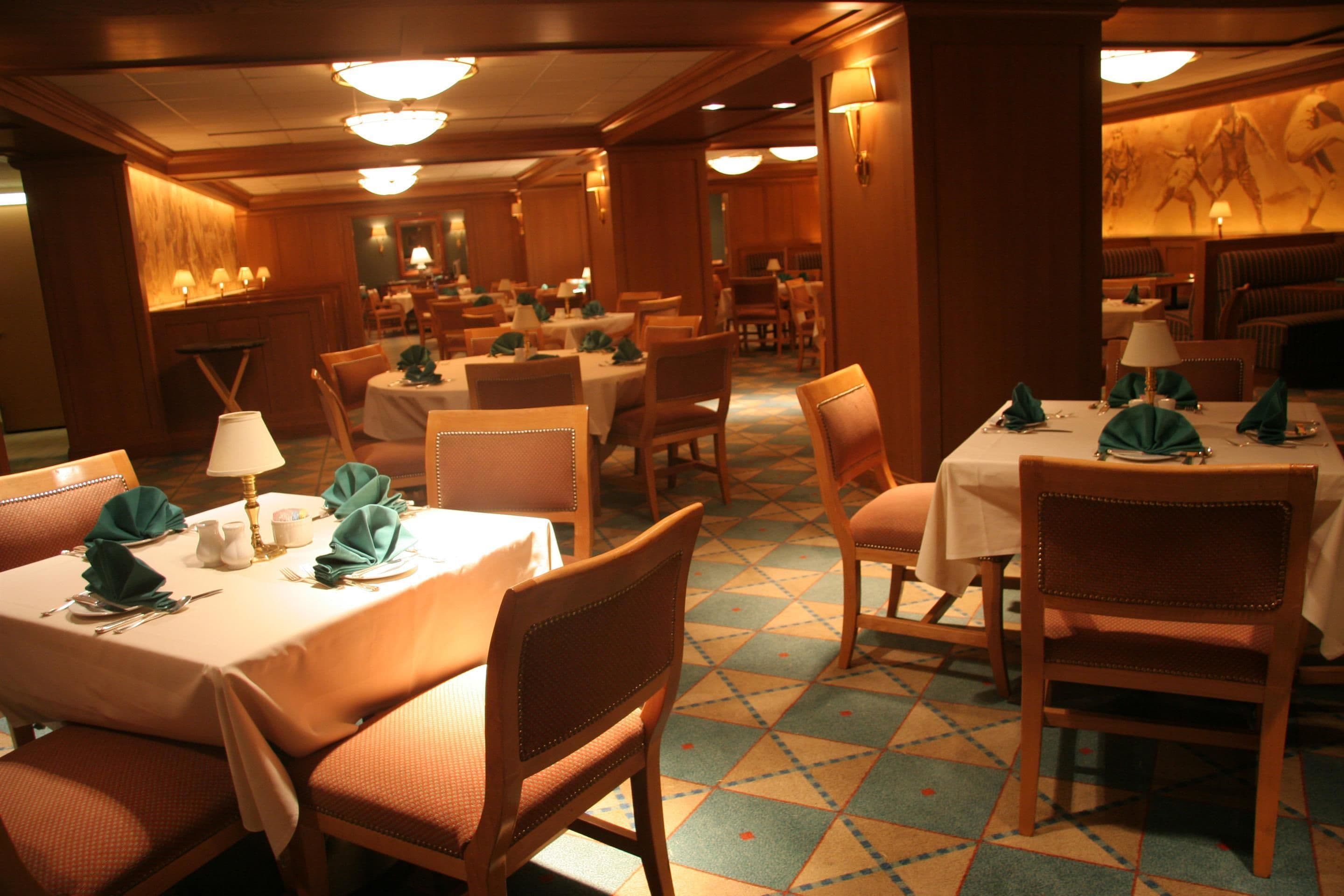 2 restaurants, lunch served, american cuisine