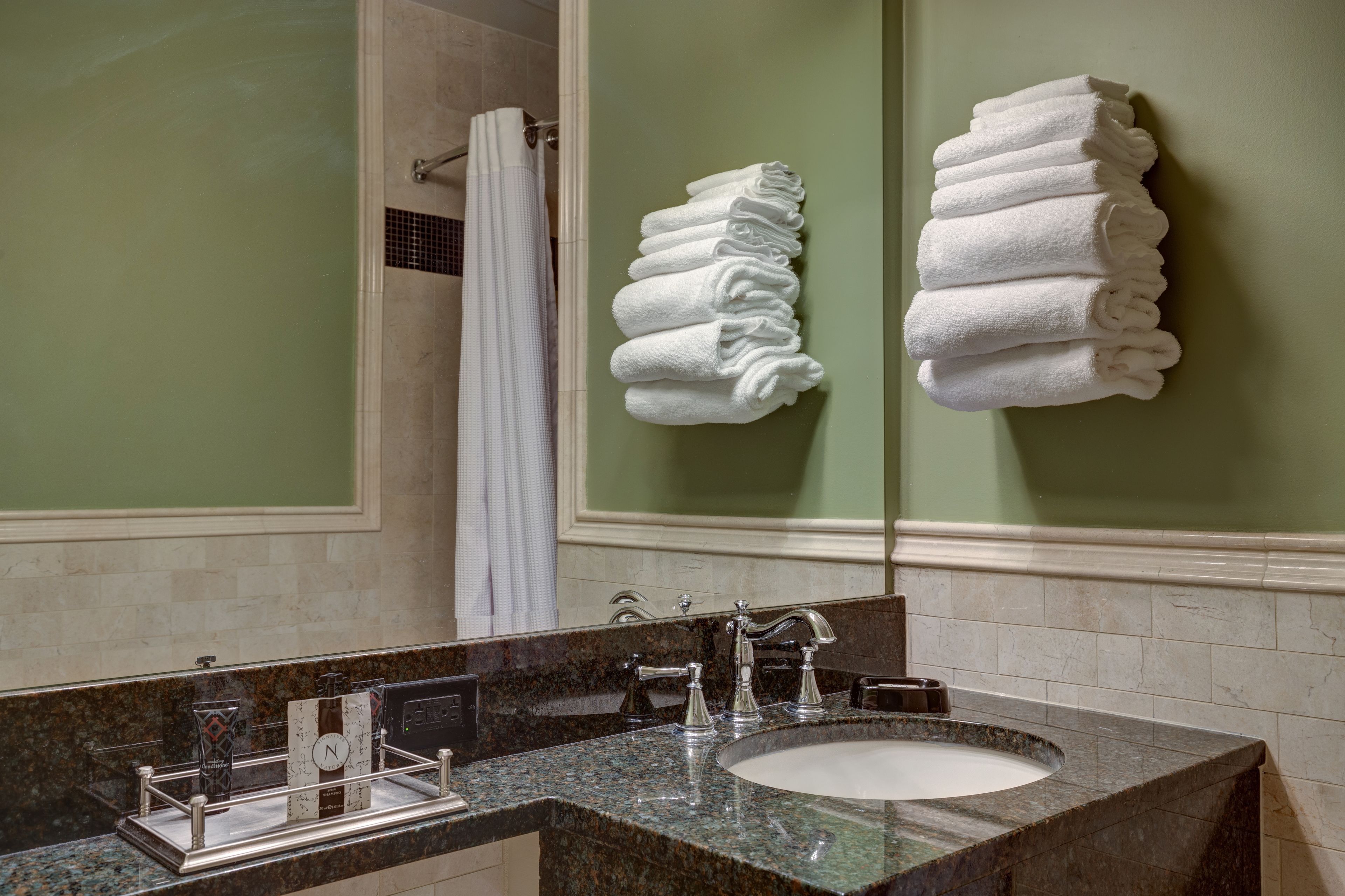 deluxe room, 2 queen beds, non smoking | bathroom sink