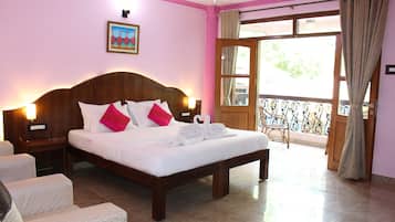 Executive Suite, 1 Bedroom | Desk, bed sheets