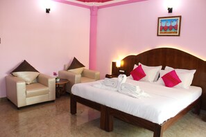 Phòng Suite Executive, 1 phòng ngủ | Bàn, bộ trải giường 