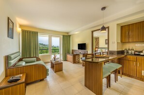 Privilege Suite | Minibar, desk, free WiFi, bed sheets - Sterling Ooty Elk Hill (Ootacamund)