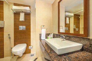 Shower, towels - Sterling Ooty Elk Hill (Ootacamund)